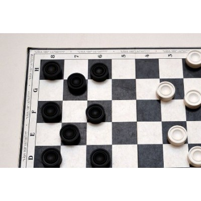 Elegantais Šaha dēlis - kvalitatīva galda spēle